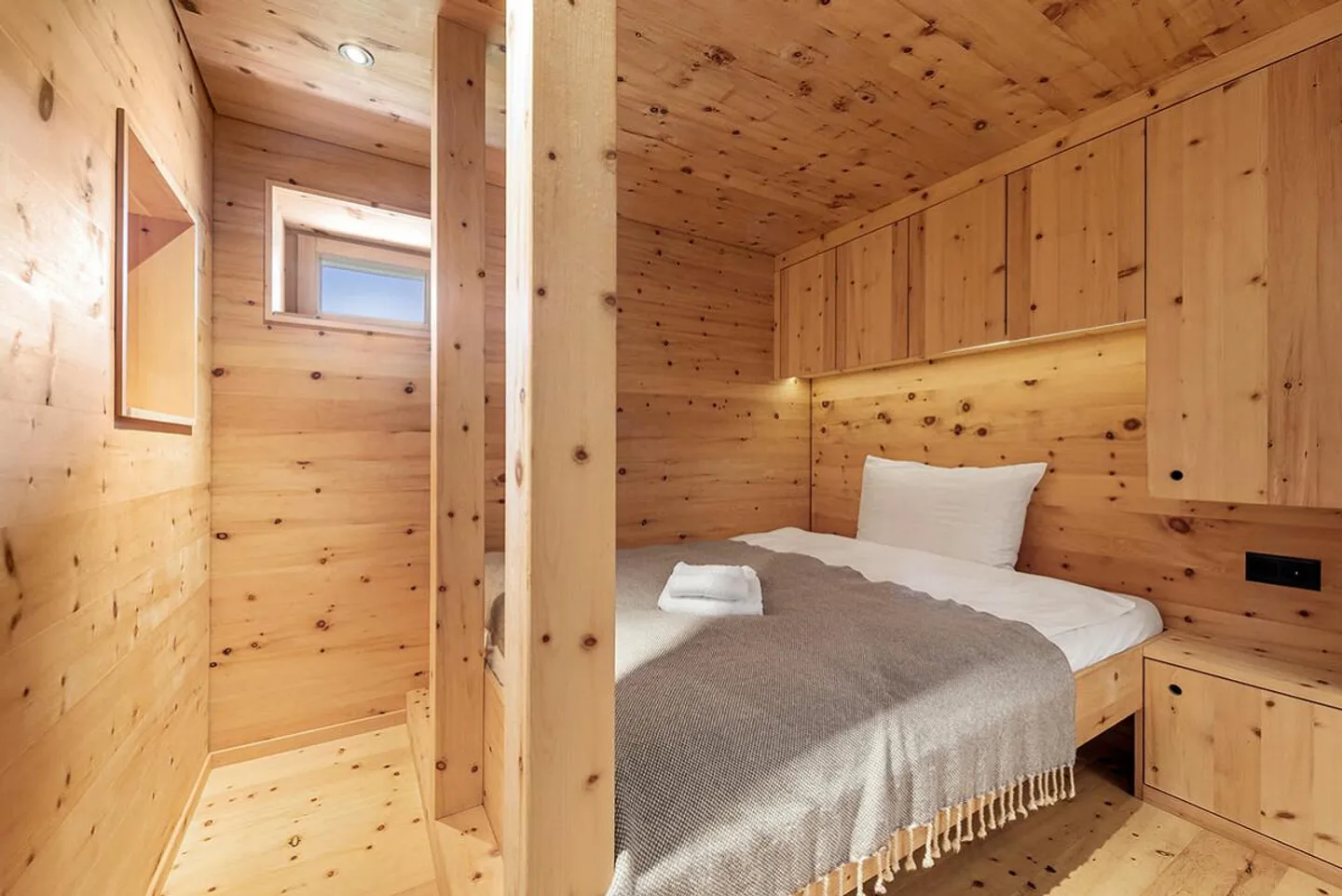 Lantsch/Lenz: Maiensäss mit stilvollem Innenausbau und Bergpanorama - Foto 5 von 7