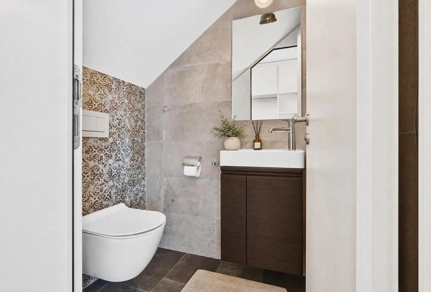 Exclusive apartment with mountain and lake view - Photo 10 of 13