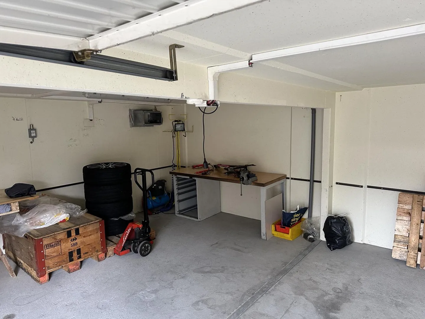 Double garage à l'ouest - Photo 3 sur 3