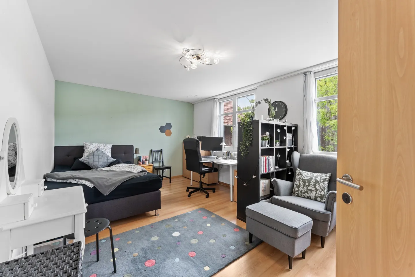 Maison jumelée spacieuse de 5,5 pièces avec 237m2 de surface habitable - Photo 4 sur 7