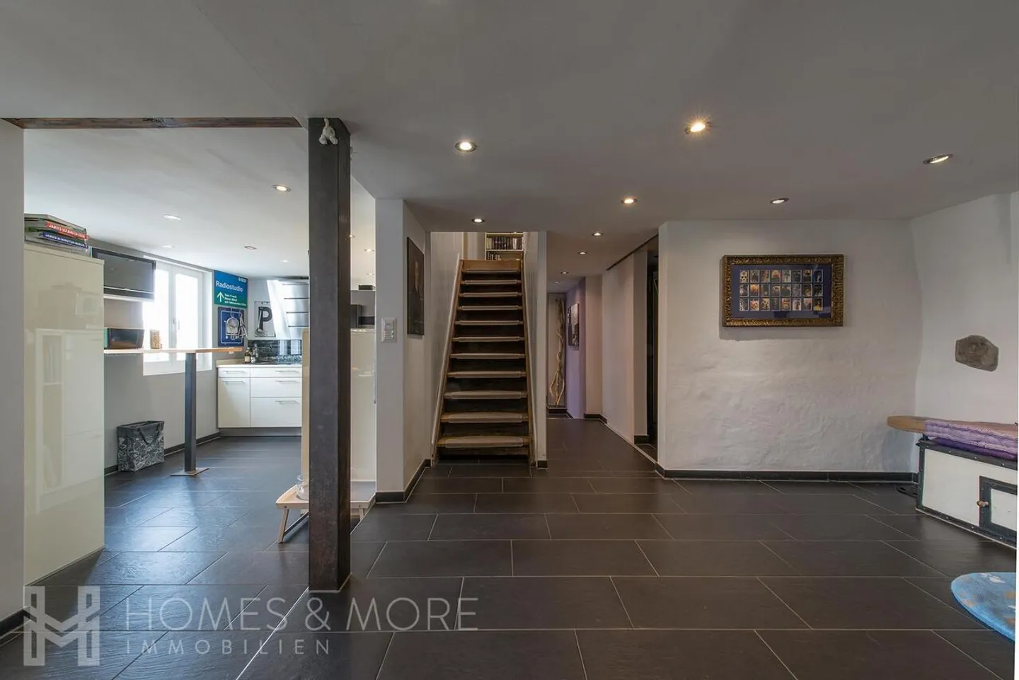 FARMHOUSE WITH DEVELOPMENT POTENTIAL - Photo 2 of 10