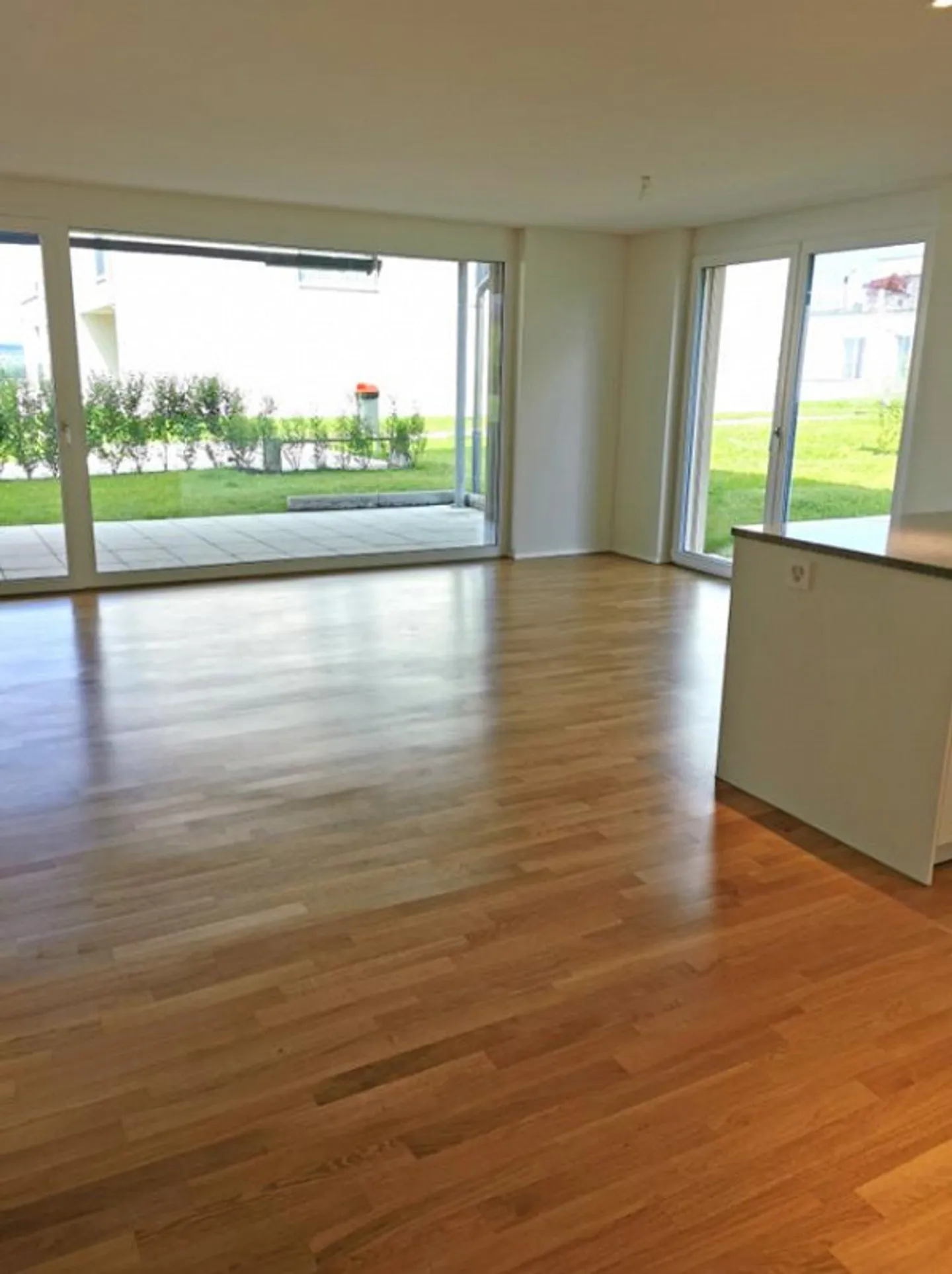 Modern ground floor apartment with large terrace near Lake Constance - Photo 4 of 11