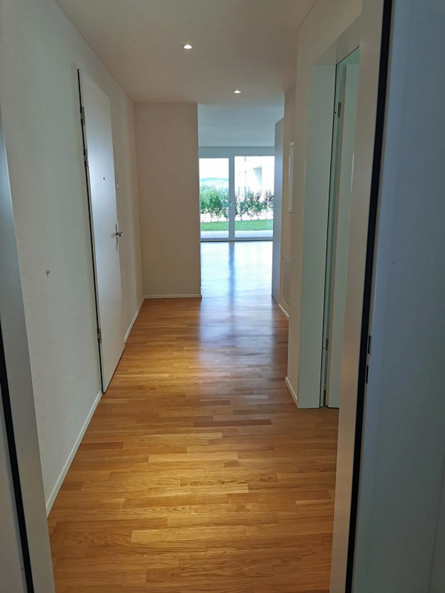 Modern ground floor apartment with large terrace near Lake Constance - Photo 8 of 11