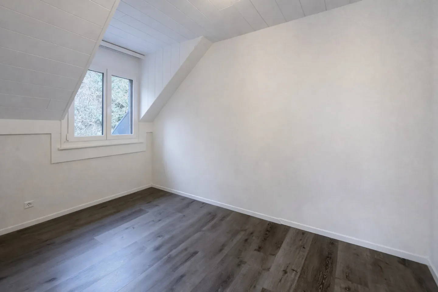 Charming Attic Apartment with Lake View - Photo 9 of 10