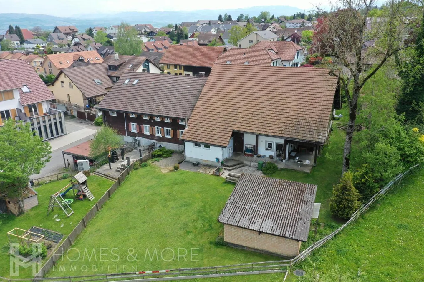 FARMHOUSE WITH DEVELOPMENT POTENTIAL - Photo 9 of 10
