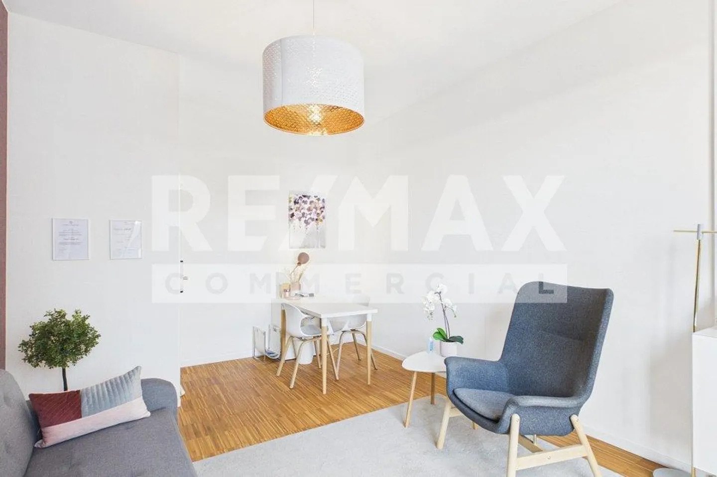 Versatile commercial or practice rooms in an attractive location - Photo 6 of 11