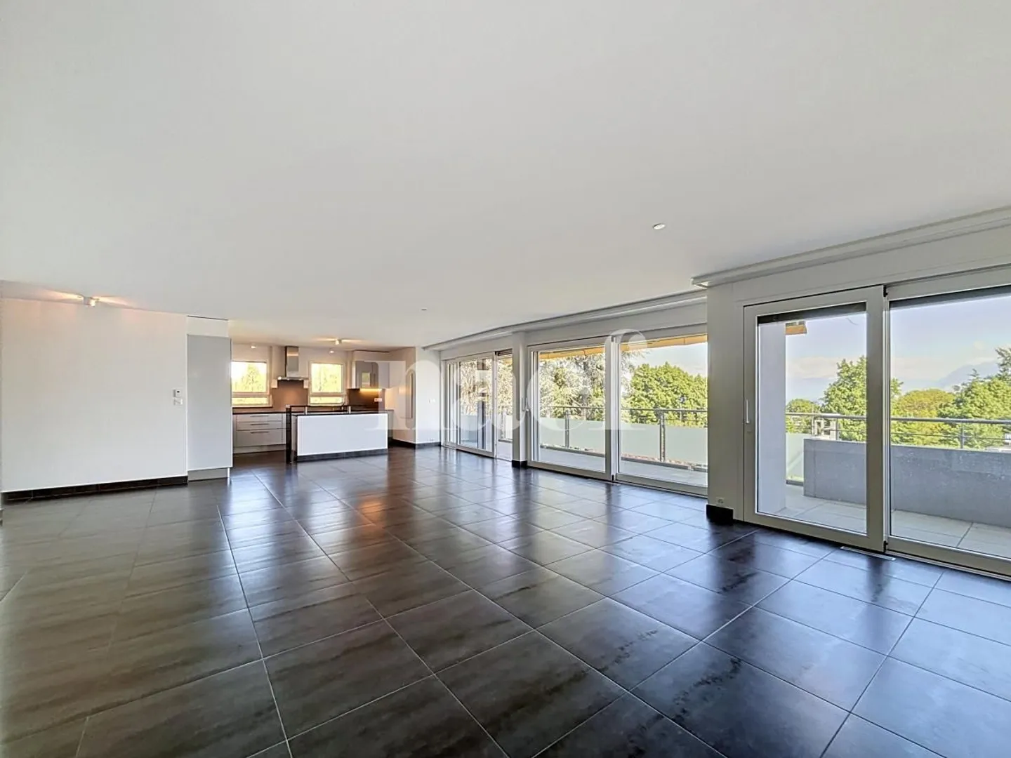 Appartement sublime avec terrasse - Photo 3 sur 13