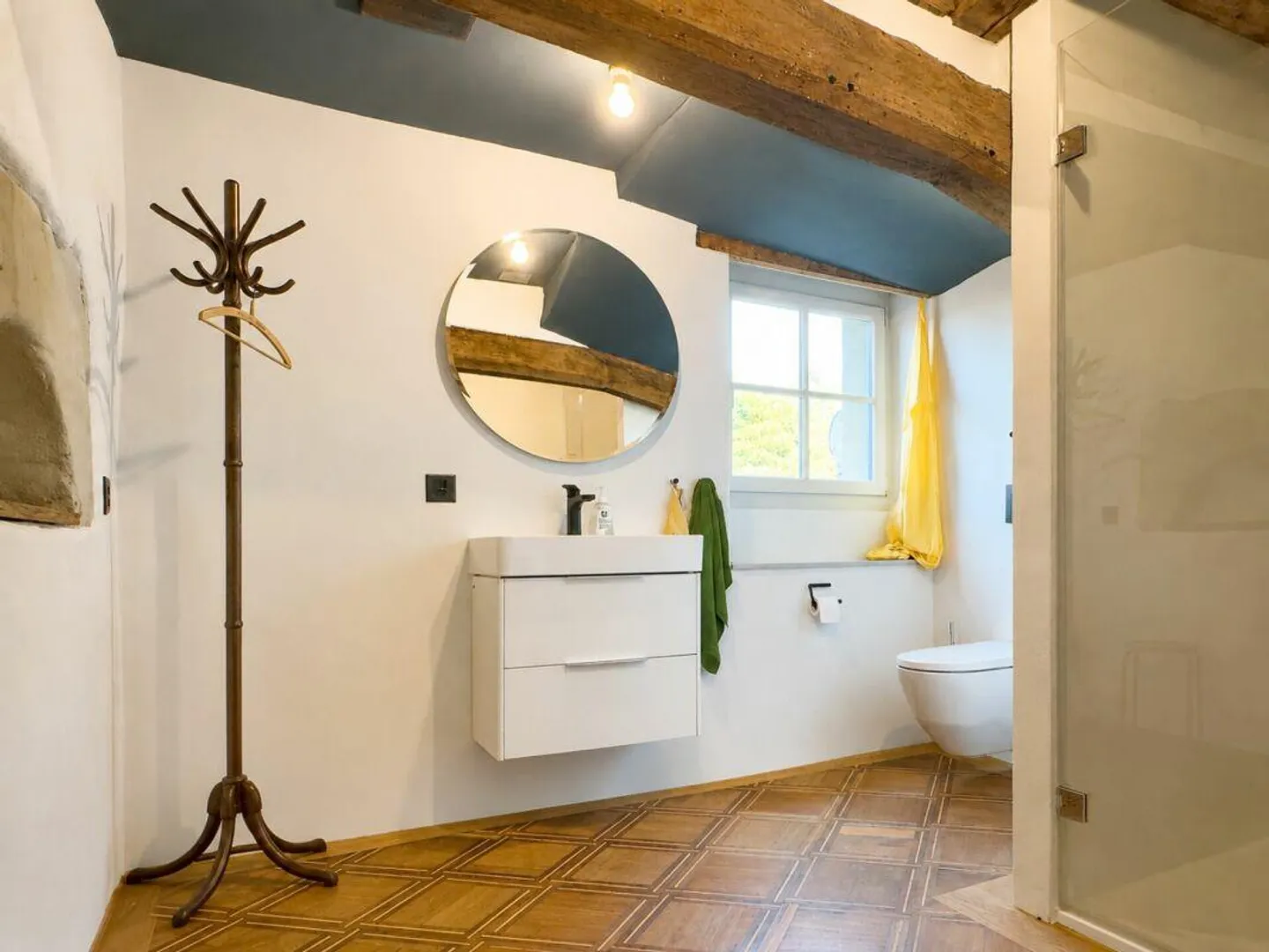 Moderno appartamento duplex di 2,5 stanze con qualità abitativa unica, loggia accogliente, posto auto e varie comodità nel parco del castello - Foto 5 di 30