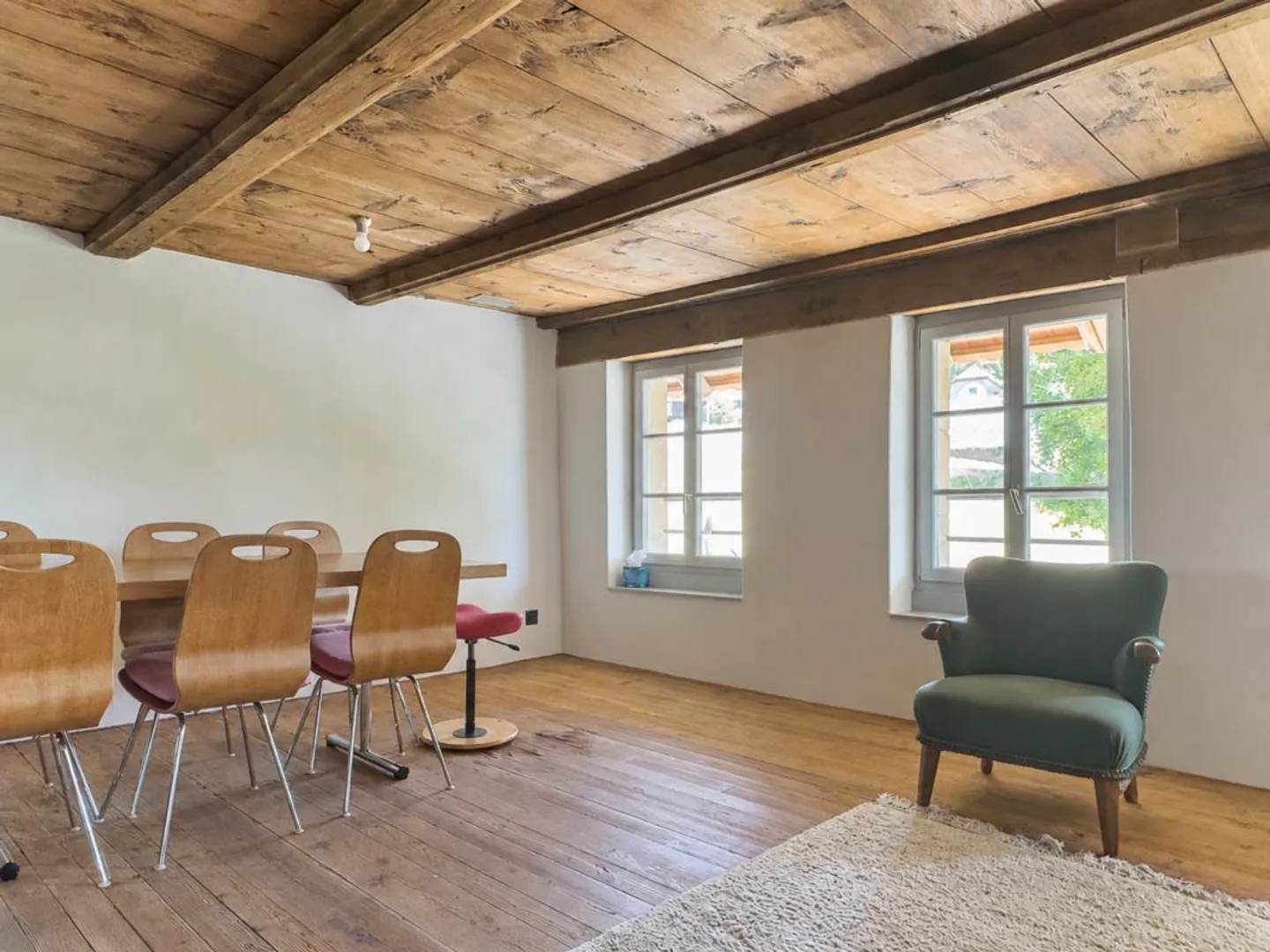 Moderno appartamento duplex di 2,5 stanze con qualità abitativa unica, loggia accogliente, posto auto e varie comodità nel parco del castello - Foto 11 di 30