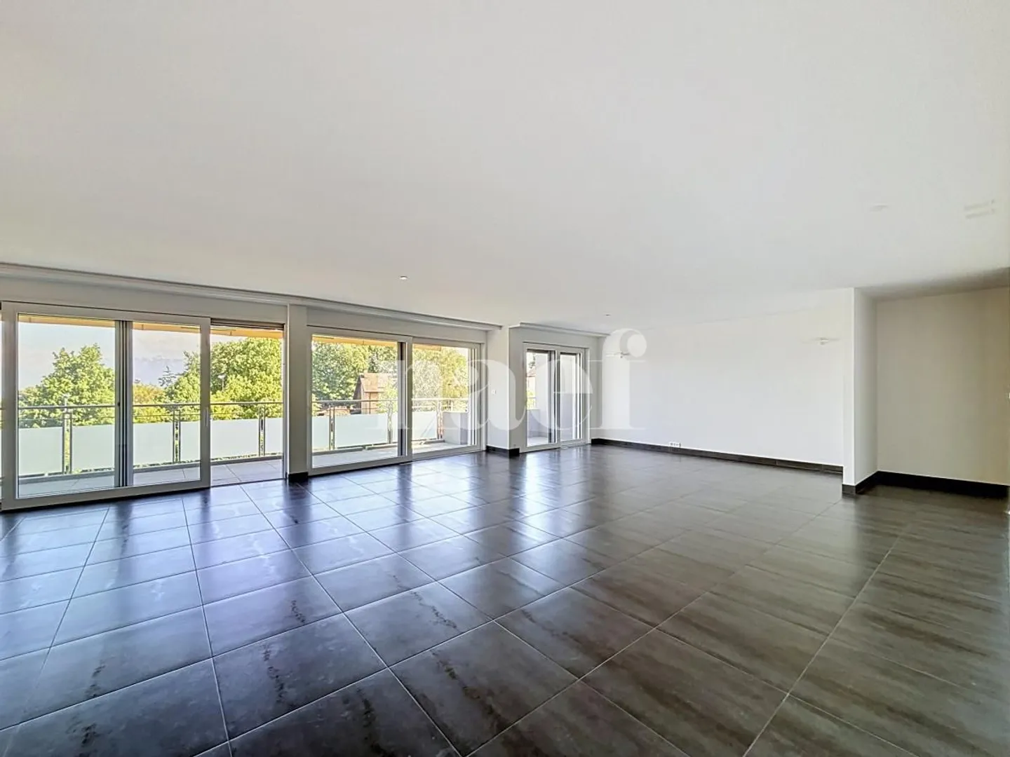 Appartement sublime avec terrasse - Photo 4 sur 13