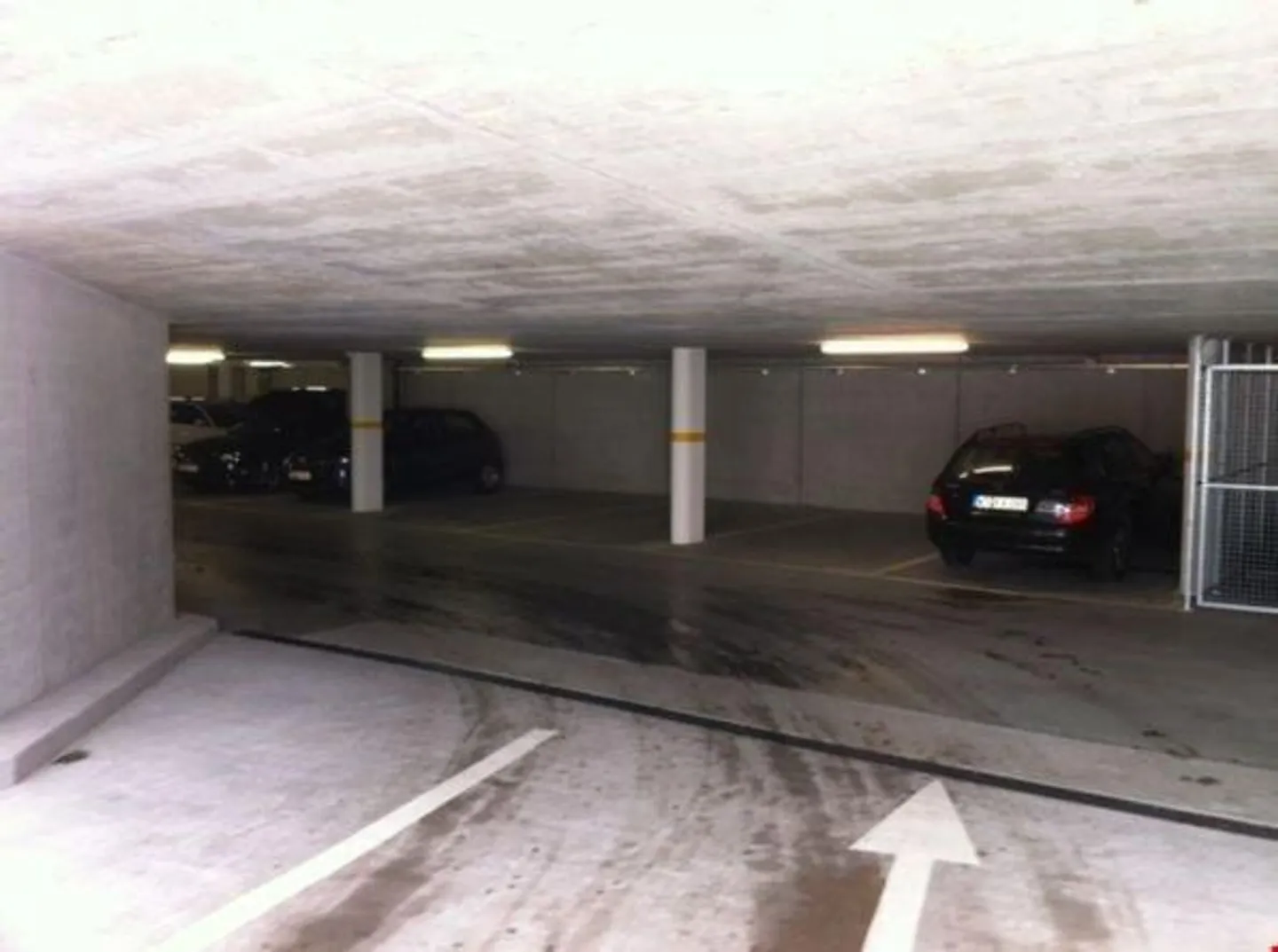 Posto auto in un garage - Foto 5 di 6