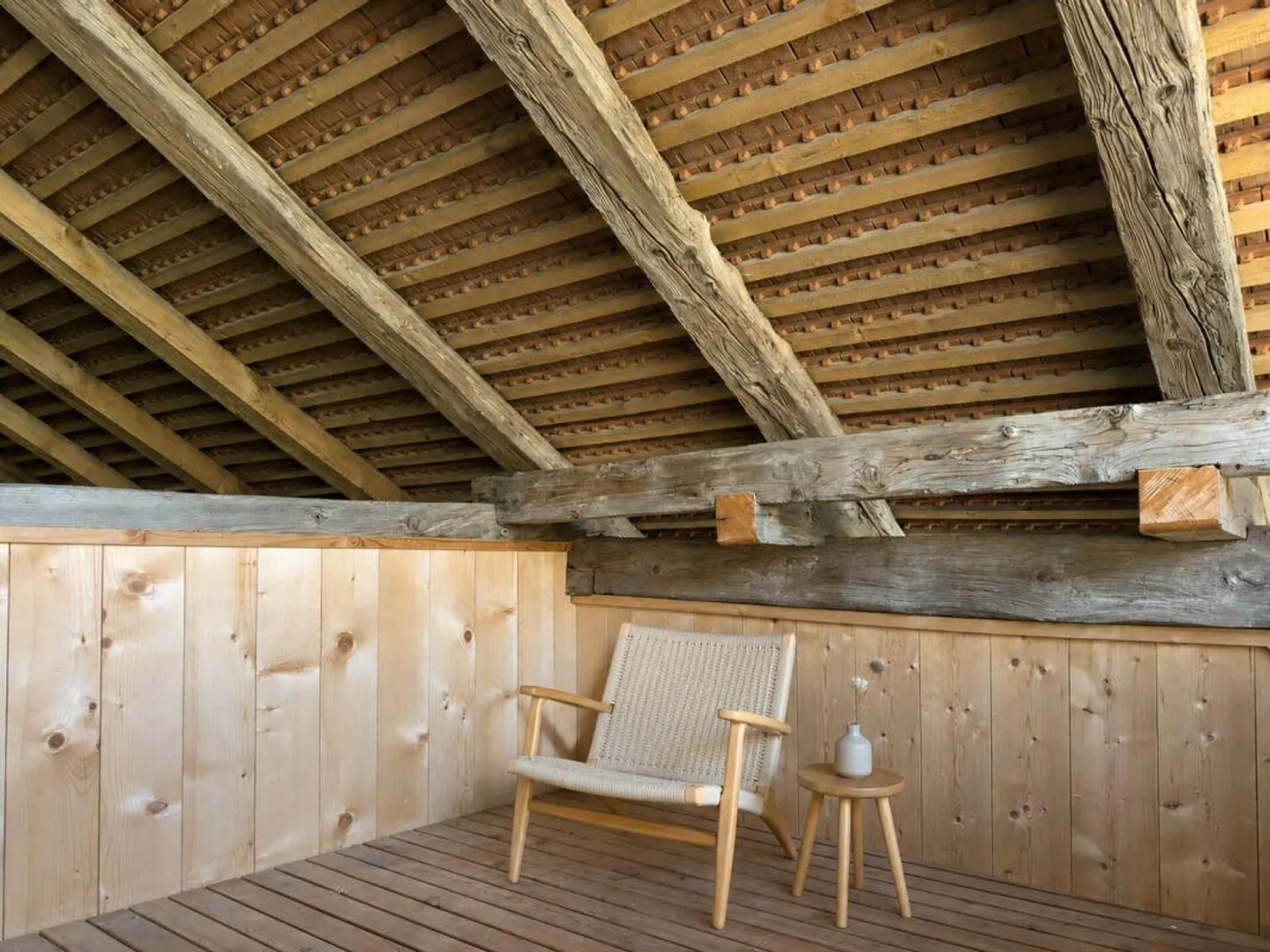 Moderno appartamento duplex di 2,5 stanze con qualità abitativa unica, loggia accogliente, posto auto e varie comodità nel parco del castello - Foto 14 di 30