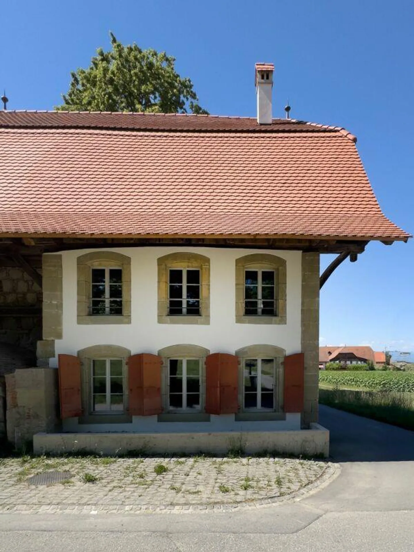 Moderno appartamento duplex di 2,5 stanze con qualità abitativa unica, loggia accogliente, posto auto e varie comodità nel parco del castello - Foto 19 di 30