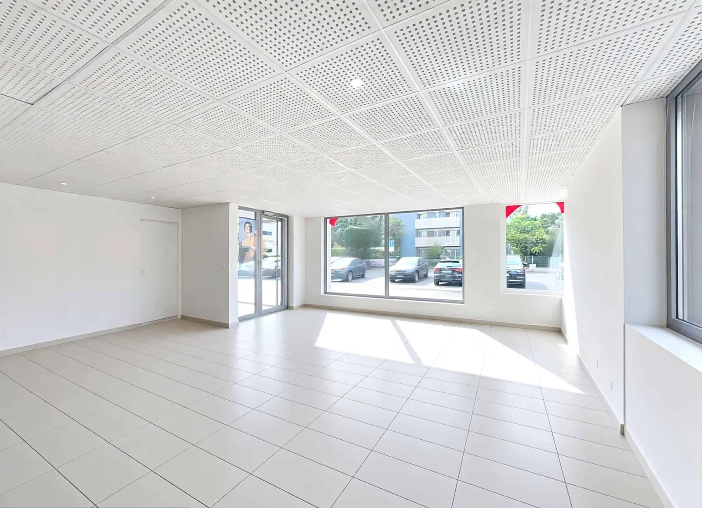 Edificio ad uso misto in affitto - Foto 2 di 11