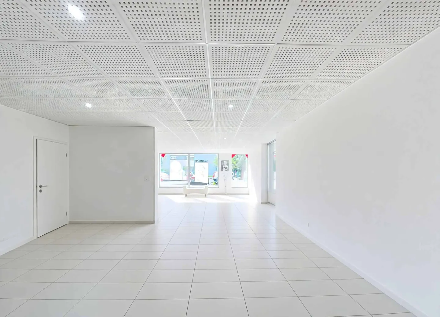 Edificio ad uso misto in affitto - Foto 3 di 11