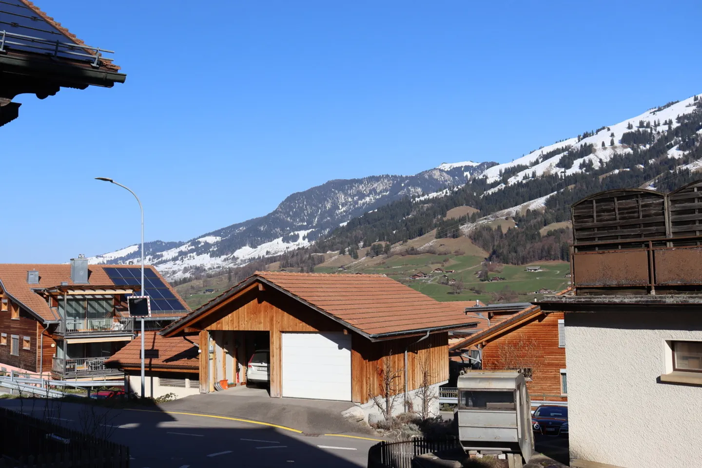 Appartement exclusif de 3,5 pièces incluant 2 places de parking - Photo 2 sur 12