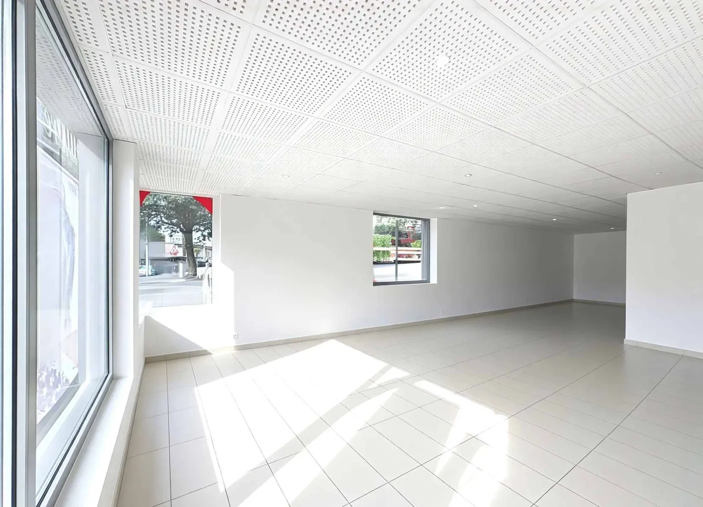 Edificio ad uso misto in affitto - Foto 1 di 11