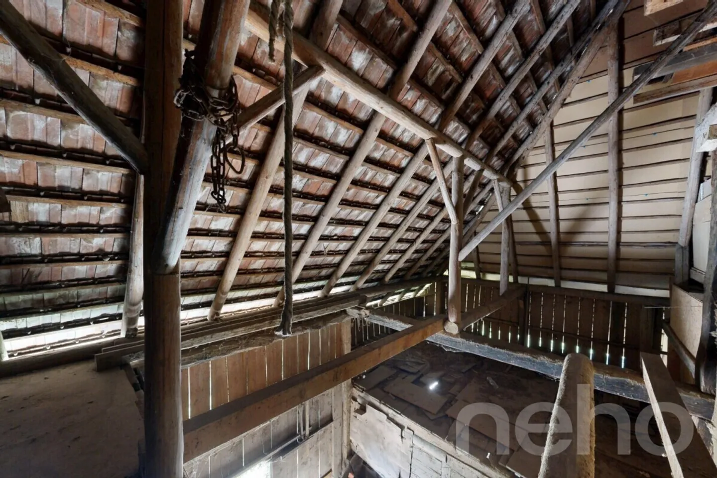 Maison semi-détachée historique en bordure de forêt avec potentiel d'aménagement - Photo 8 sur 11
