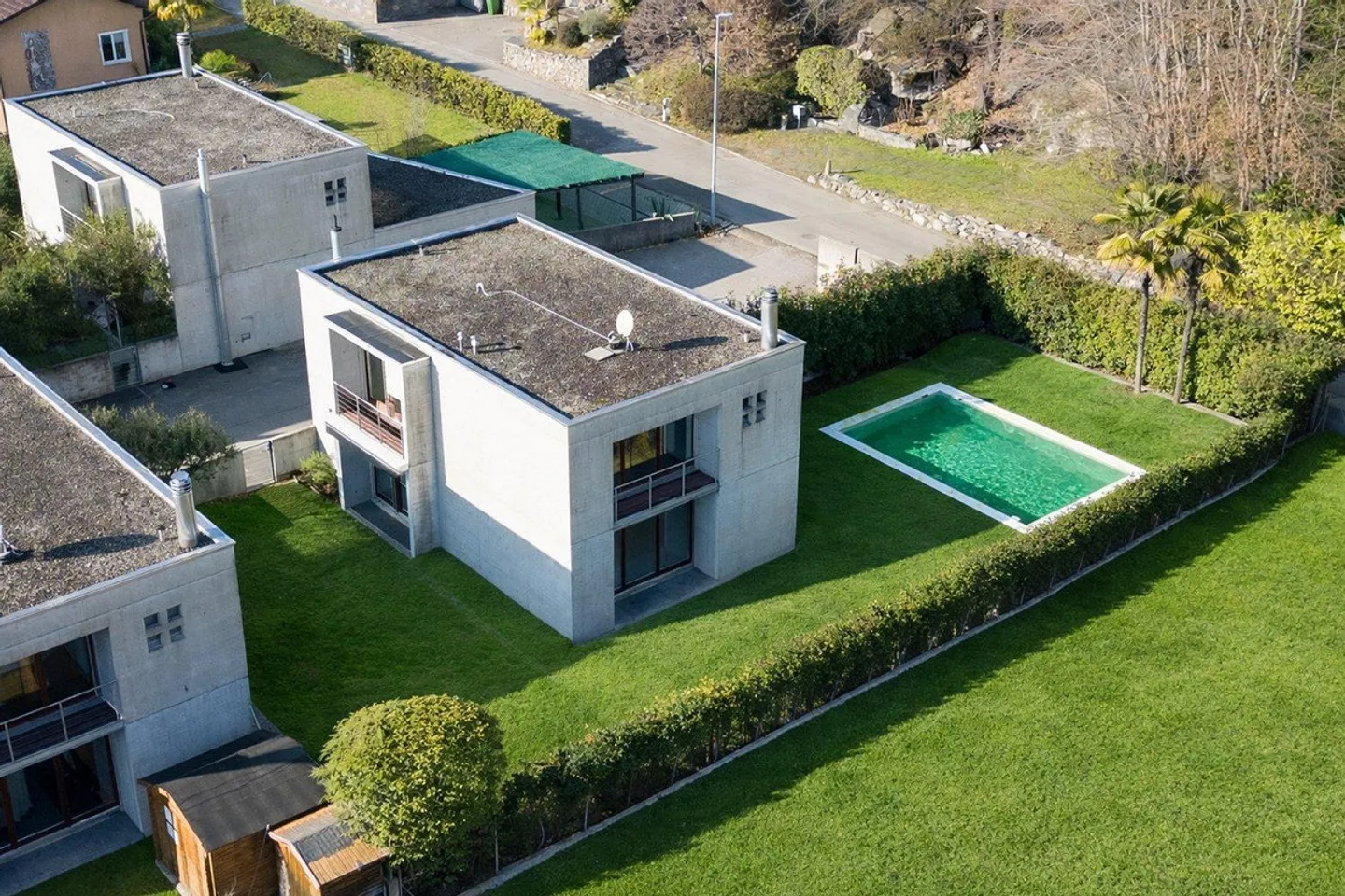 Elegant detached house with garden and swimming pool surrounded by greenery – Minusio - Photo 1 of 30