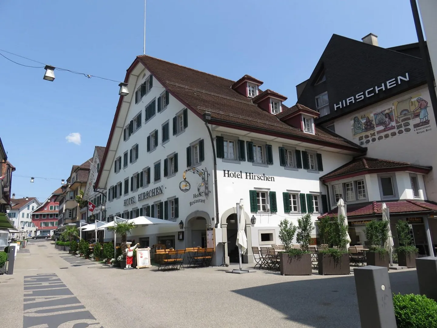 Renovated 2-room apartment in a central location in Küssnacht am Rigi! - Photo 1 of 3