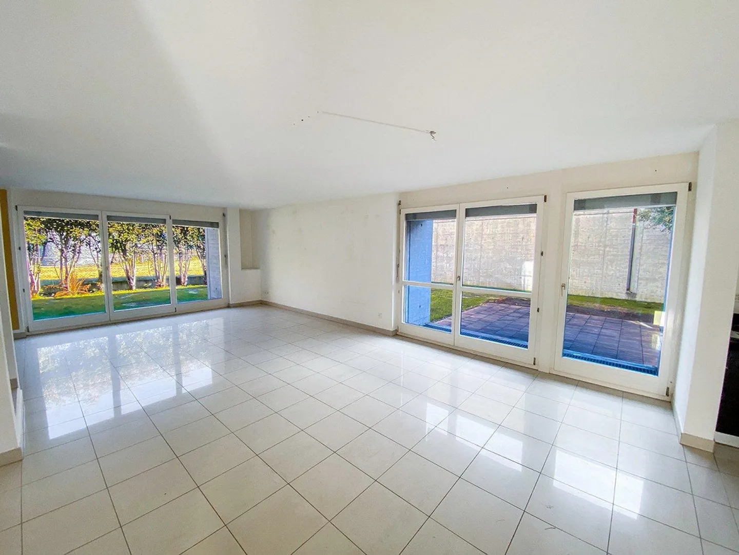 Elegant detached house with garden and swimming pool surrounded by greenery – Minusio - Photo 4 of 30