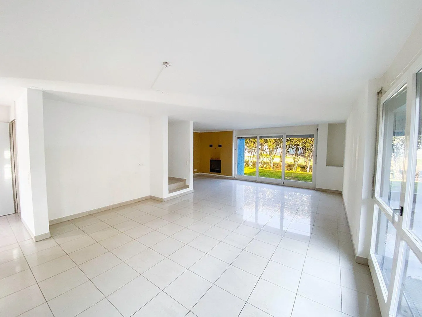 Elegant detached house with garden and swimming pool surrounded by greenery – Minusio - Photo 5 of 30