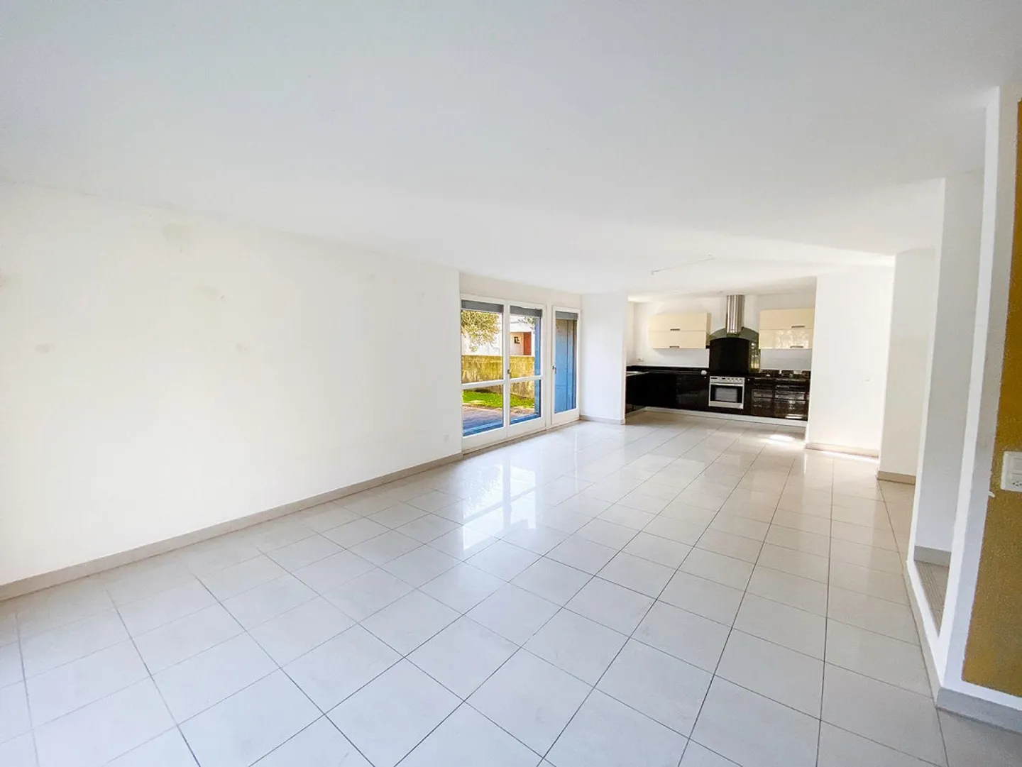 Elegant detached house with garden and swimming pool surrounded by greenery – Minusio - Photo 6 of 30