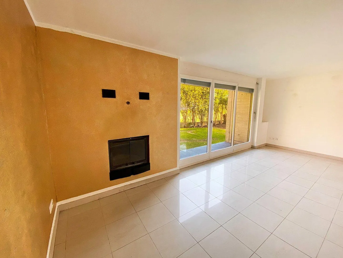 Elegant detached house with garden and swimming pool surrounded by greenery – Minusio - Photo 9 of 30