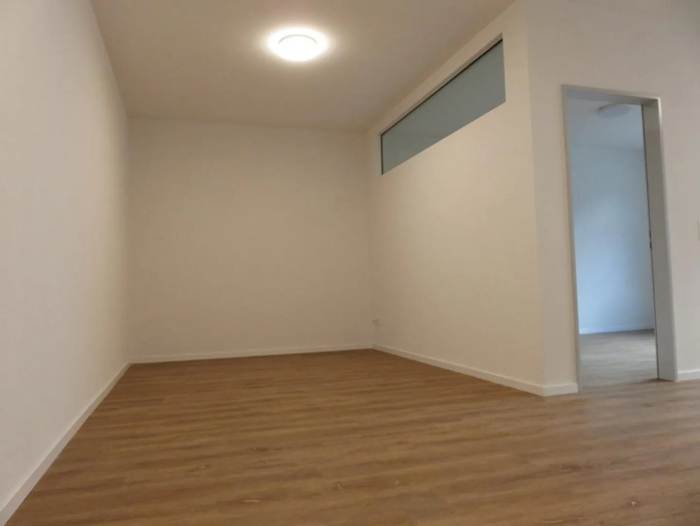 Renovated 2-room apartment in a central location in Küssnacht am Rigi! - Photo 3 of 3