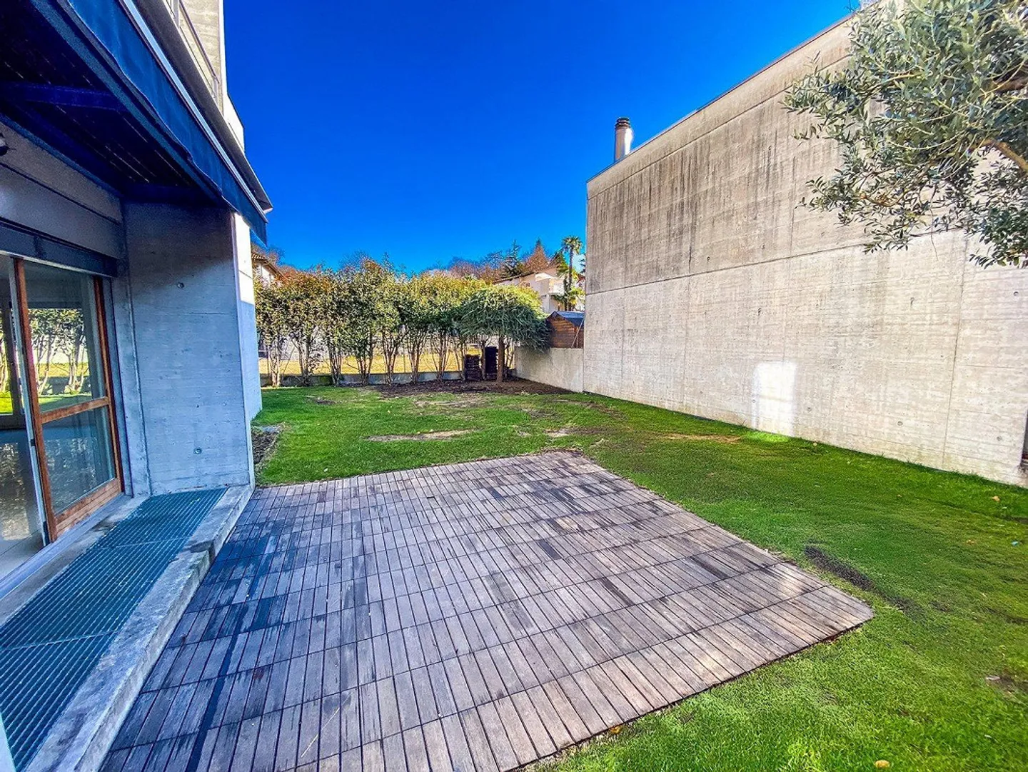 Elegant detached house with garden and swimming pool surrounded by greenery – Minusio - Photo 20 of 30