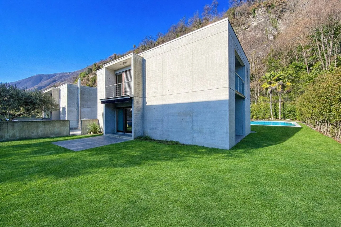 Elegant detached house with garden and swimming pool surrounded by greenery – Minusio - Photo 21 of 30