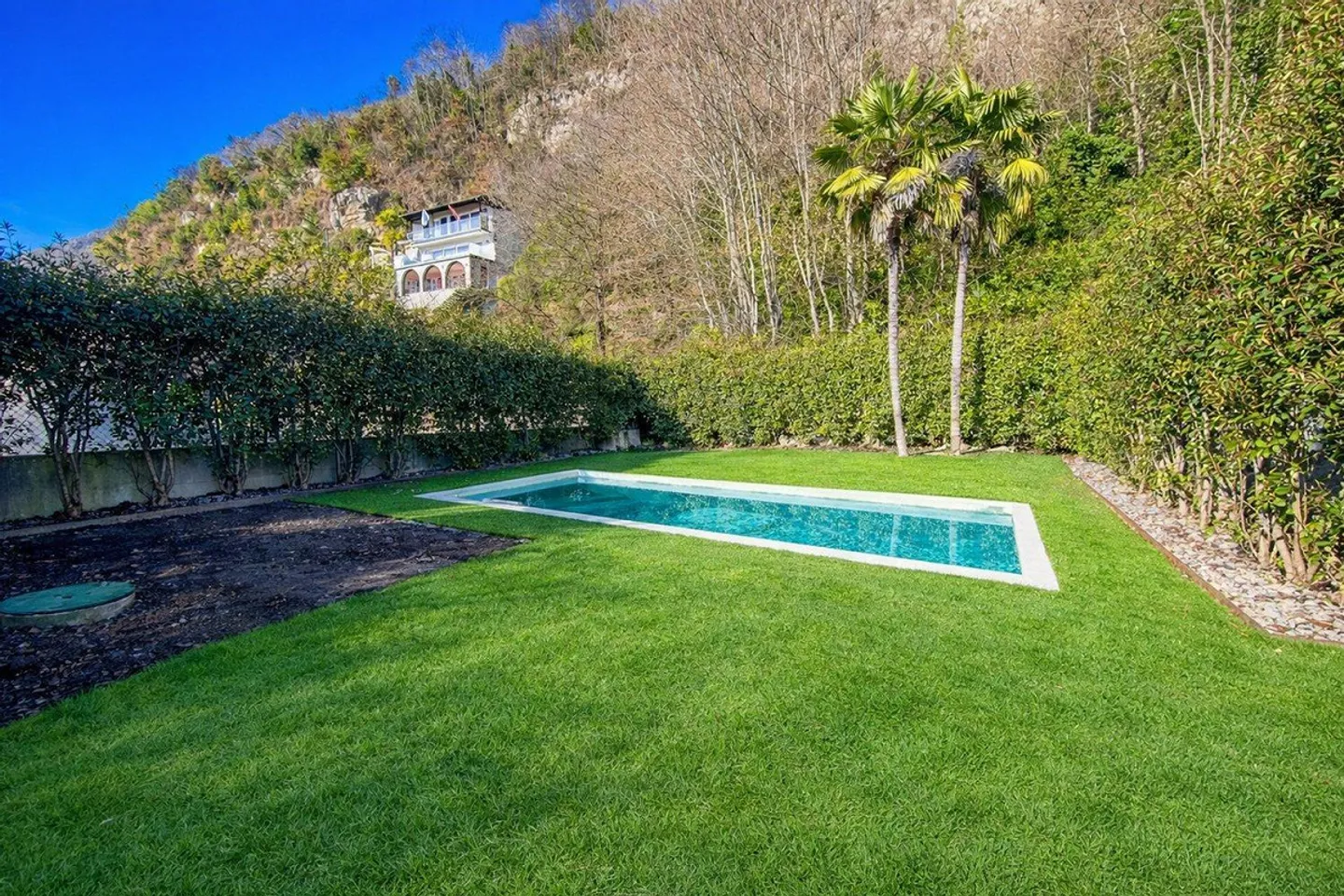 Elegant detached house with garden and swimming pool surrounded by greenery – Minusio - Photo 23 of 30