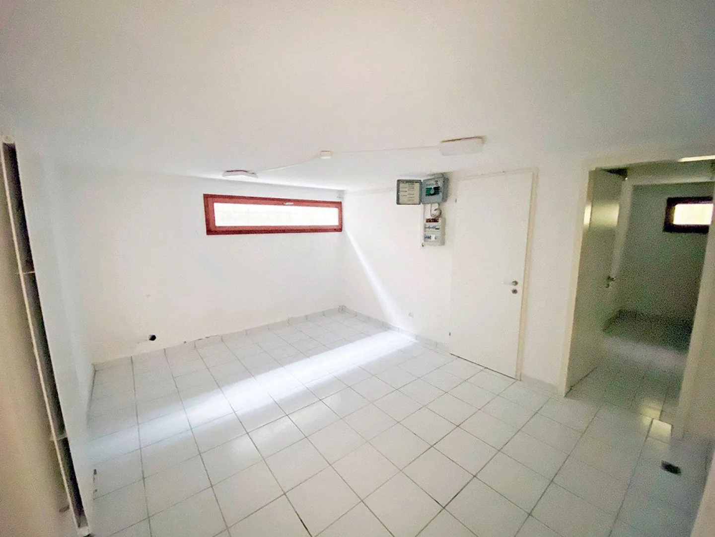 Elegant detached house with garden and swimming pool surrounded by greenery – Minusio - Photo 24 of 30