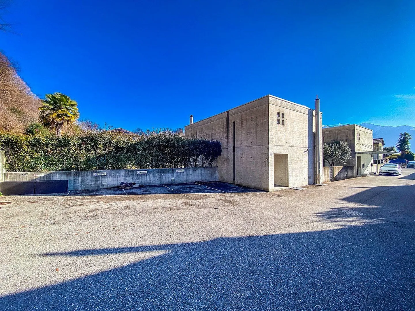 Elegant detached house with garden and swimming pool surrounded by greenery – Minusio - Photo 28 of 30