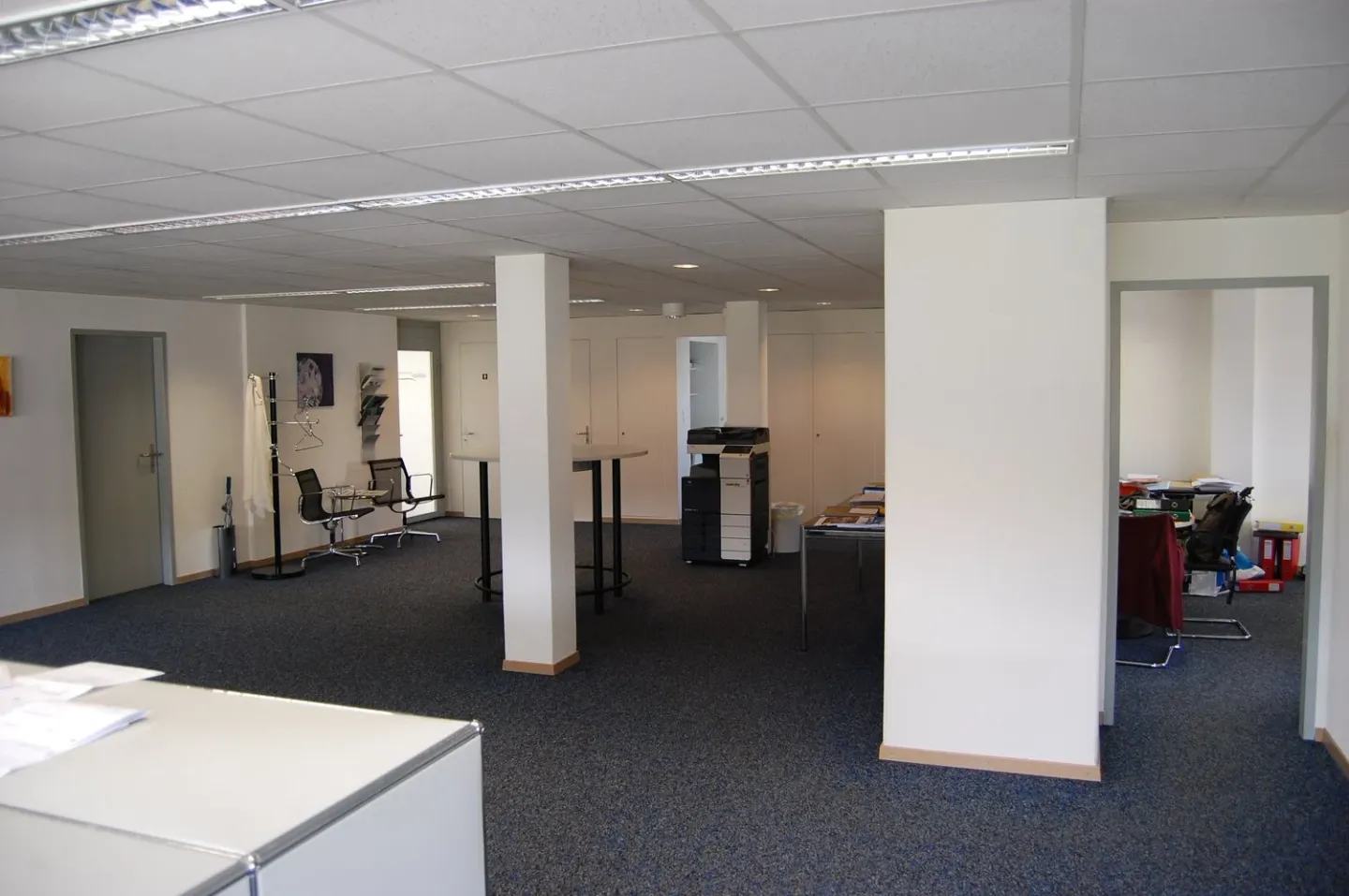 Bureaux représentatifs et lumineux dans un emplacement central à Wollerau - Photo 2 sur 4