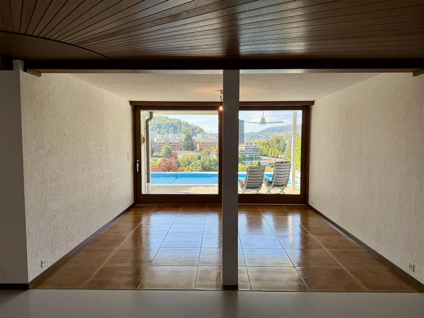 Première occupation loft de style 3.5 pièces (105 m2) avec piscine, jardin et vue panoramique - Photo 7 sur 23