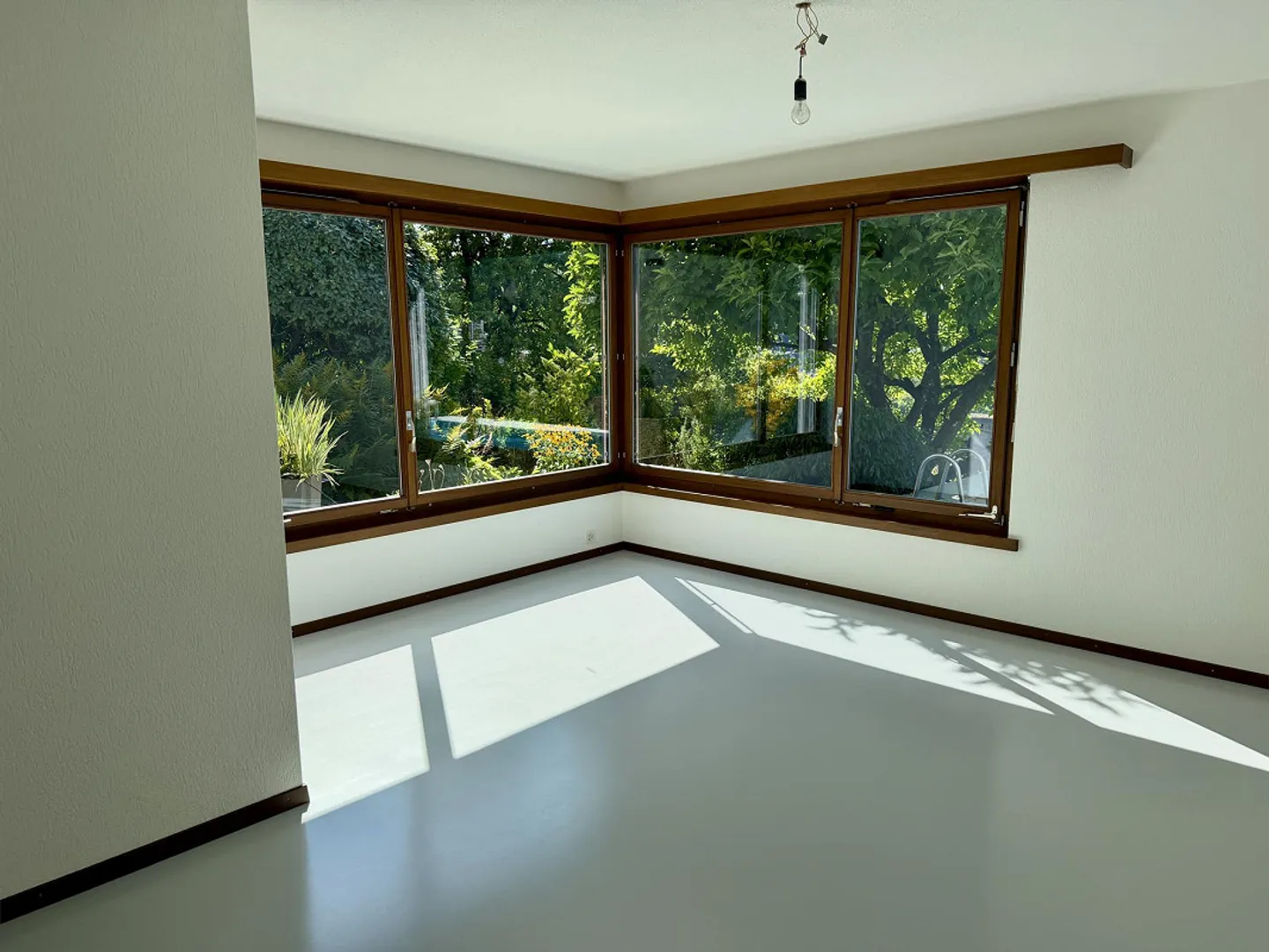 Première occupation loft de style 3.5 pièces (105 m2) avec piscine, jardin et vue panoramique - Photo 12 sur 23