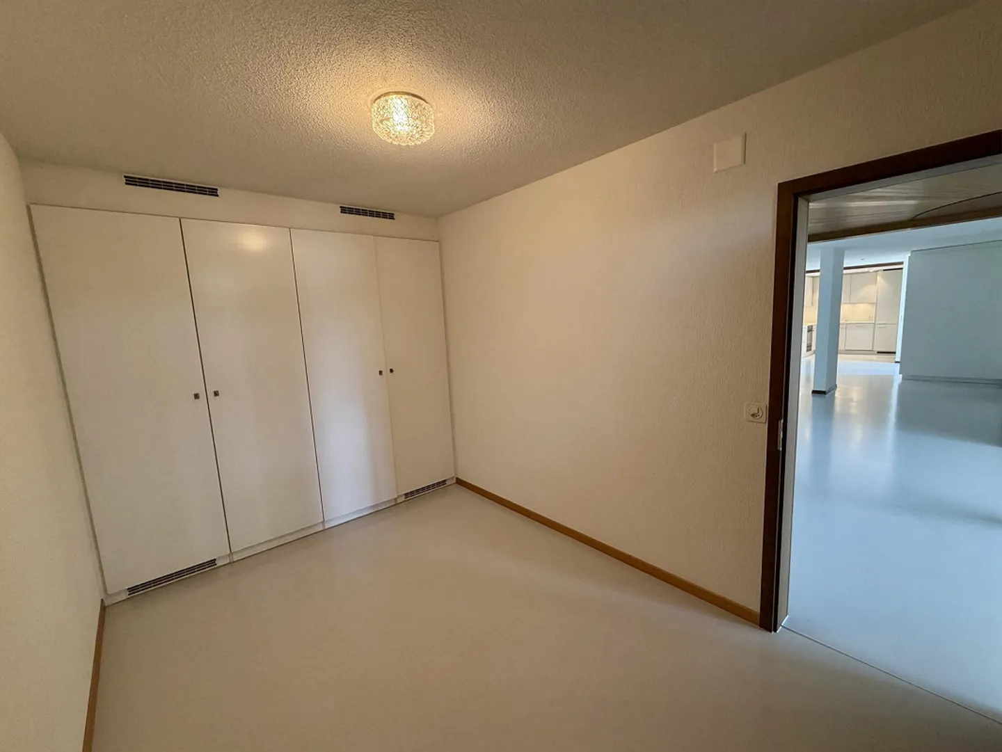 Première occupation loft de style 3.5 pièces (105 m2) avec piscine, jardin et vue panoramique - Photo 17 sur 23