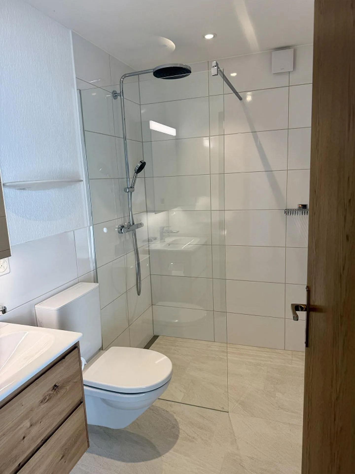 Première occupation loft de style 3.5 pièces (105 m2) avec piscine, jardin et vue panoramique - Photo 20 sur 23