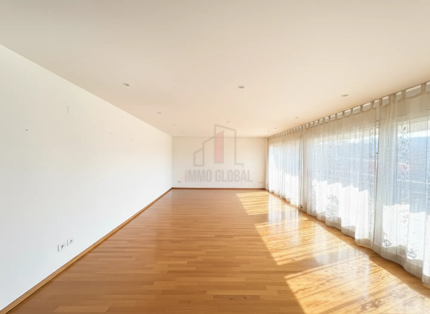 SPLENDID PENTHOUSE AWAITS A NEW FAMILY - Photo 2 of 11