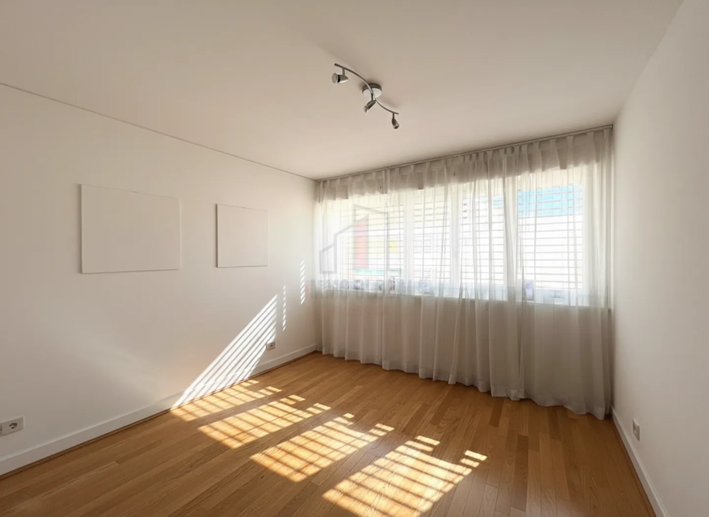 SPLENDID PENTHOUSE AWAITS A NEW FAMILY - Photo 6 of 11