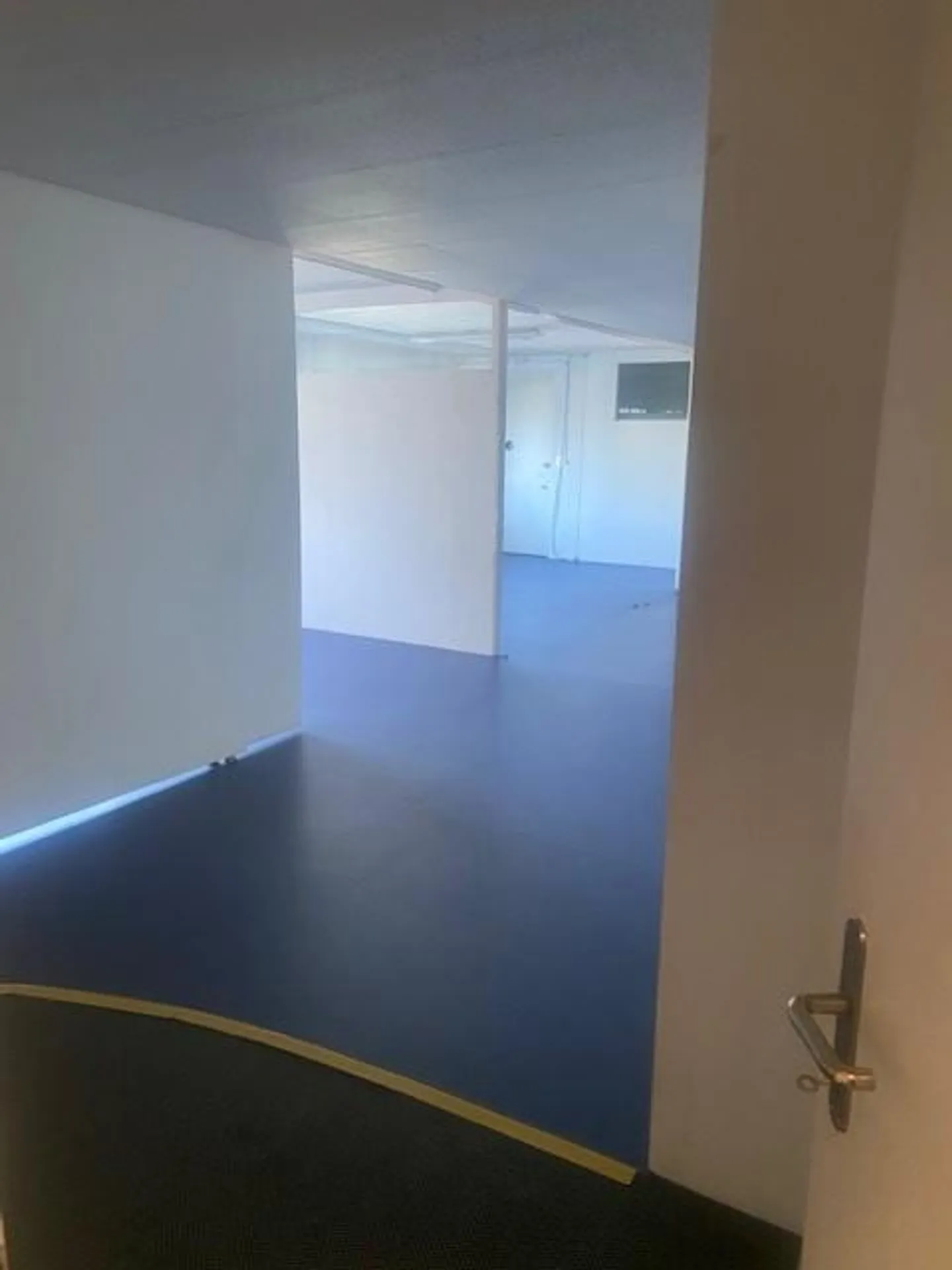 Versatile Commercial Office Spaces on Galgenfeldweg in Bern - Photo 12 of 13