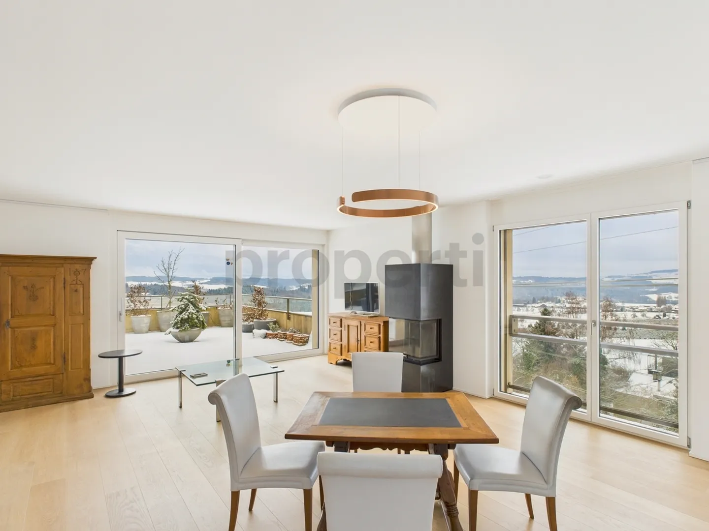 Modern 2.5-room apartment with large terrace in Waldegg near Uitikon - Photo 1 of 13