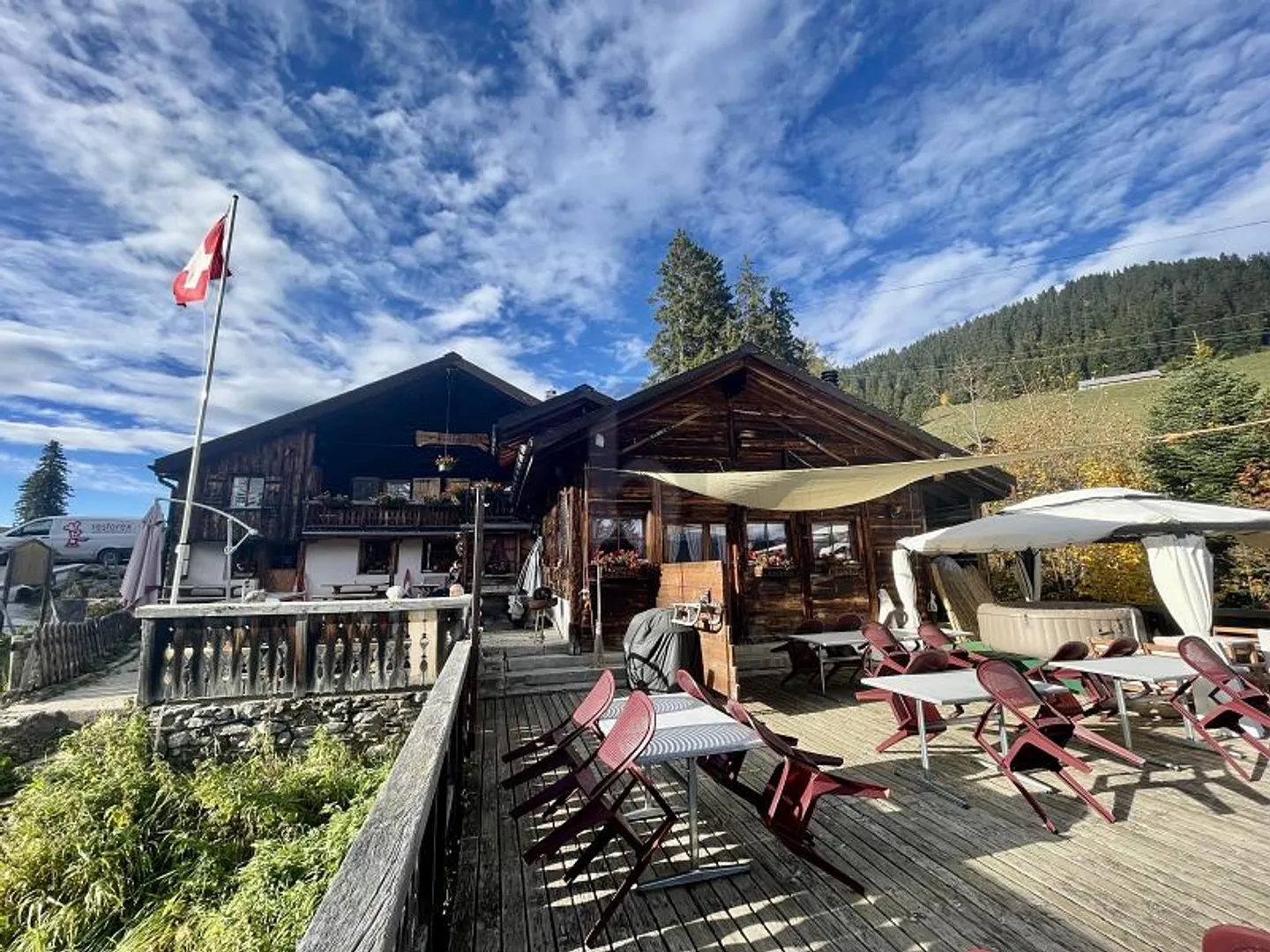 SPLENDIDO CHALET RISTORANTE CON APPARTAMENTO - Foto 1 di 6