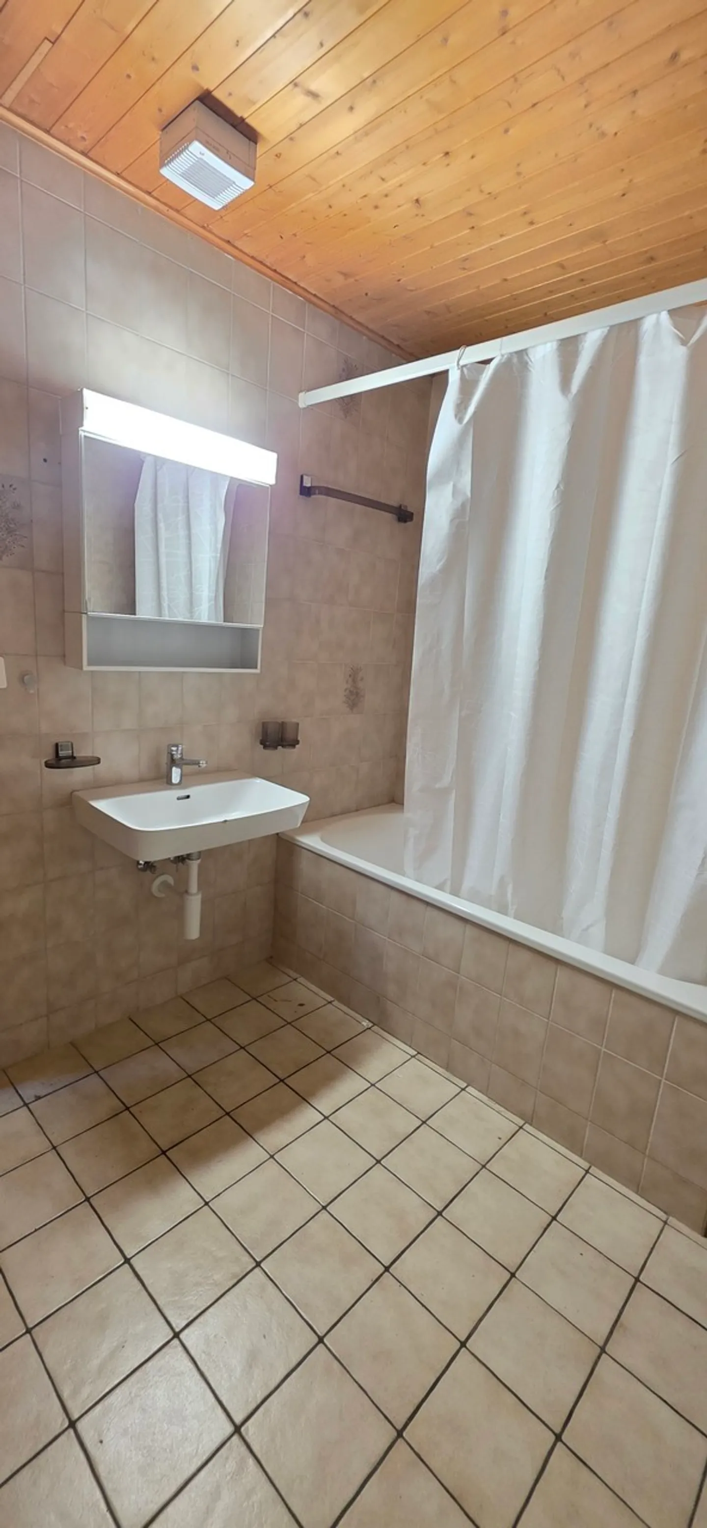Cozy and Affordable 2-Room Apartment! - Photo 3 of 7