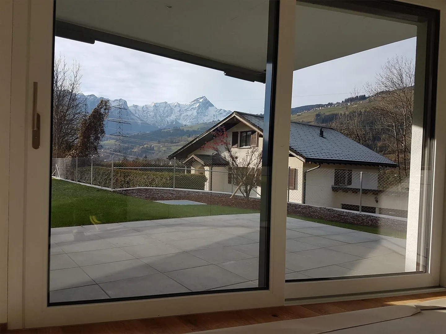 Appartamento moderno e luminoso di 3,5 locali in una posizione tranquilla - Foto 3 di 8