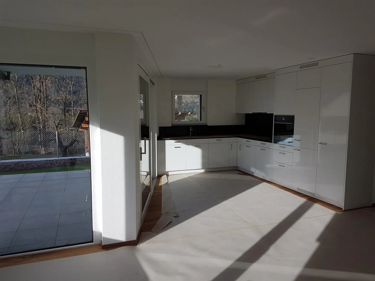 Appartamento moderno e luminoso di 3,5 locali in una posizione tranquilla - Foto 4 di 8