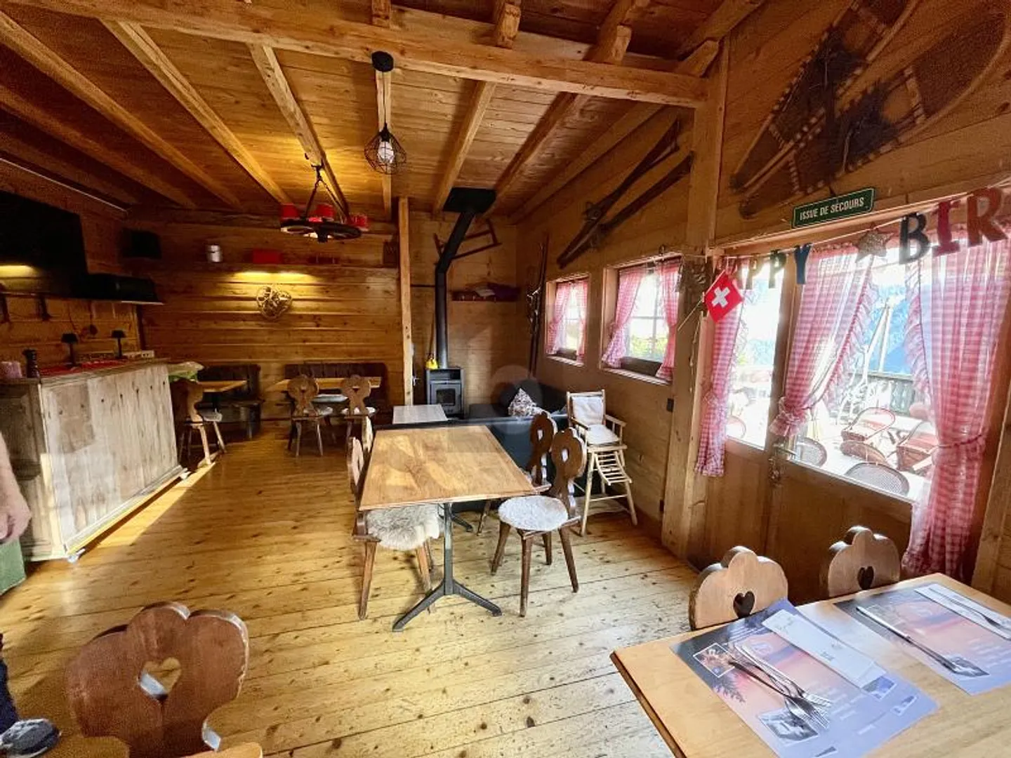 SPLENDIDO CHALET RISTORANTE CON APPARTAMENTO - Foto 3 di 6