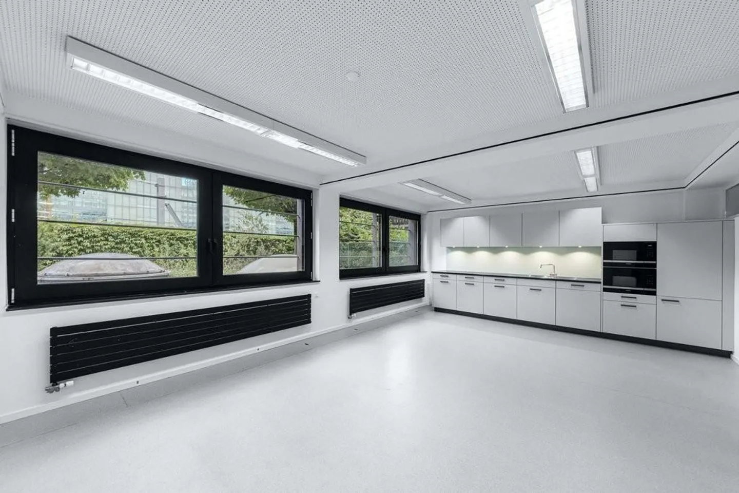 Modern office space near SBB train station with attractive outdoor area - Photo 6 of 10