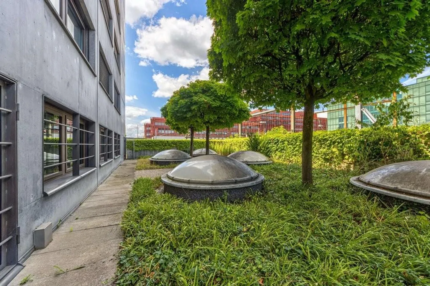 Modern office space near SBB train station with attractive outdoor area - Photo 3 of 10